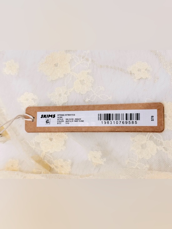 SKIMS Butter Yellow Sheer Floral Lace Robe - Picture 11 of 11